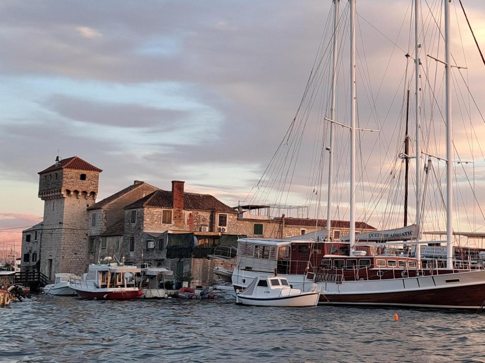 Holiday Apartman Kaštela 外观 照片