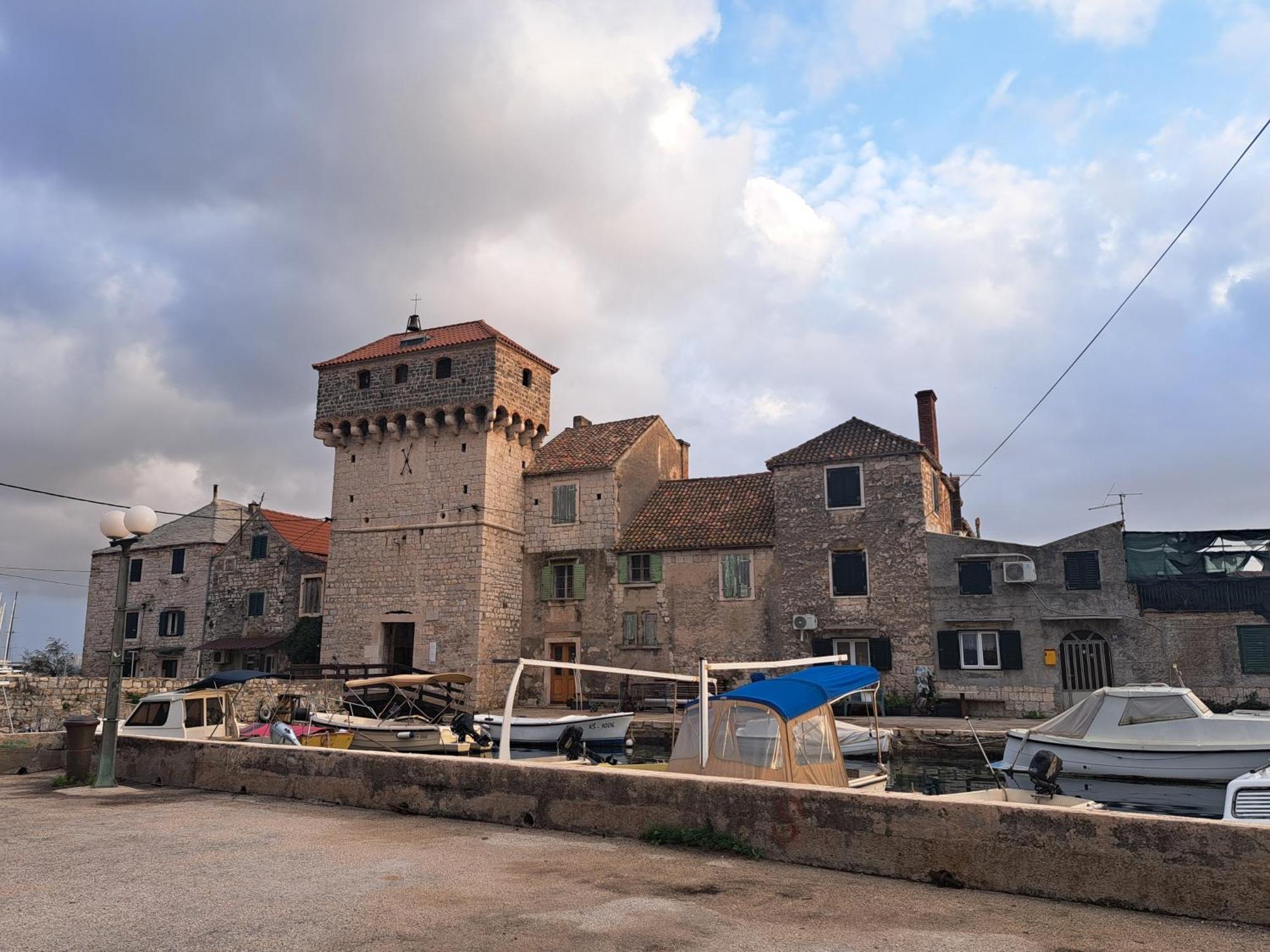 Holiday Apartman Kaštela 外观 照片